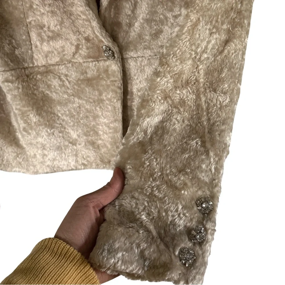 NWT W.D. Platinum Faux Fur Blazer Jacket Cream Beige Rhinestone Buttons Size 12 - Picture 4 of 8